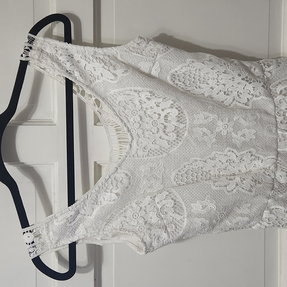 White romper with lace detail size small - Picture 3 of 5